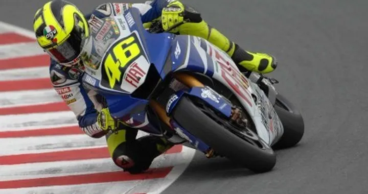 Rossi scivola al Sachsenring e Stoner allunga