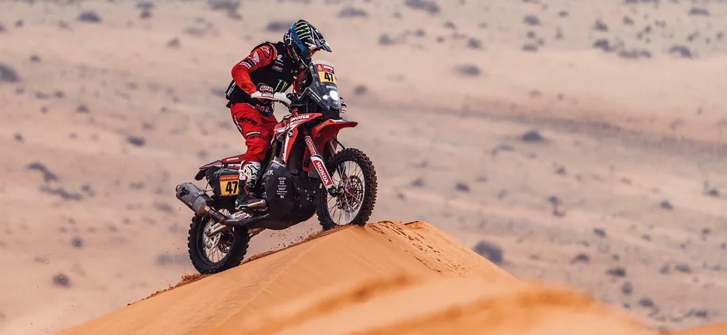 Dakar 2021: Kevin Benavides trionfa tra le moto