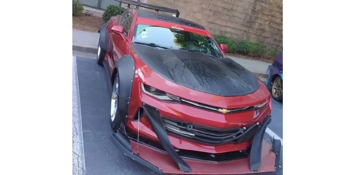 Chevrolet Camaro: il discutibile tuning in stile spazzaneve