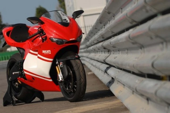 Una Ducati Desmosedici RR per battere il record di velocità