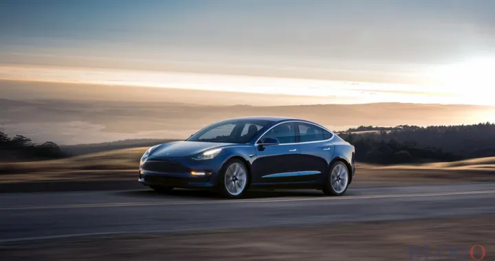 Tesla Model 3: prezzo, foto e caratteristiche