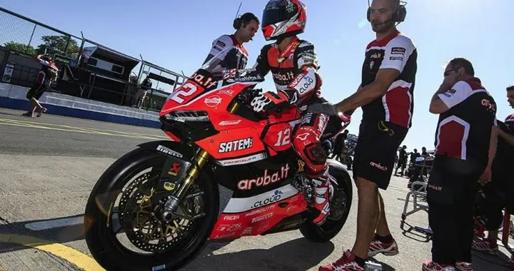 Superstock 1000 Donington: Rinaldi in pole su Tamburini