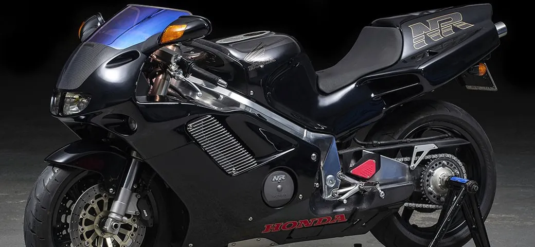 Honda NR 750: nera e cattivissima. L'esemplare è in vendita