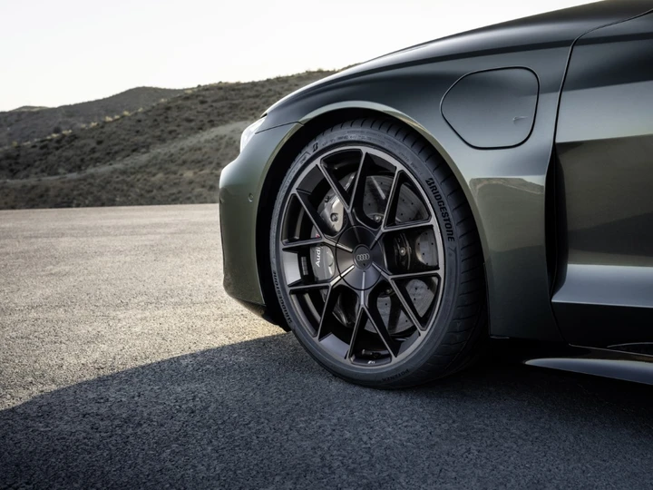 Bridgestone Potenza Sport A: il nuovo pneumatico su misura per l’Audi e-tron GT