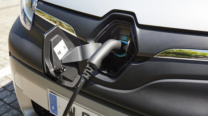 Francia: dal 2040 al bando le auto benzina e diesel