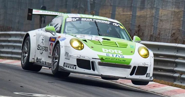 Il Nurburgring abolisce i limiti di velocità