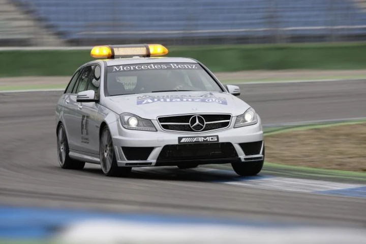 Mercedes C 63 AMG SW: presentato il restyling della Medical Car di F1