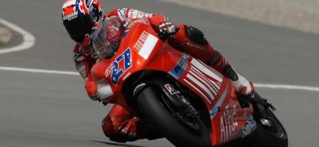 MotoGP: Stoner in testa anche nel warm up