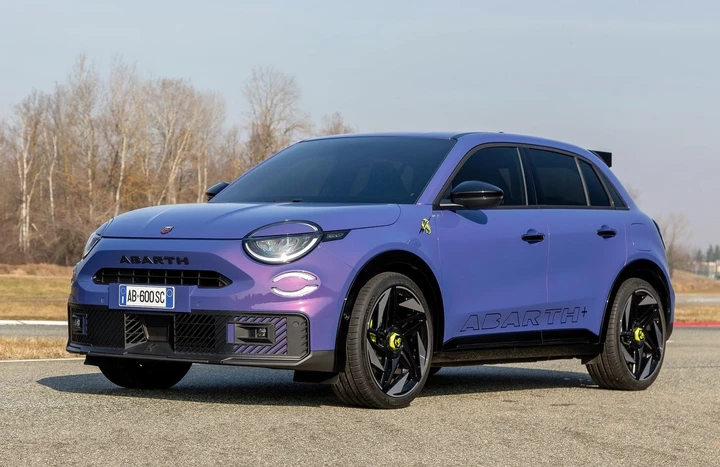 Abarth 600e: potenza elettrica e design aggressivo nel nuovo B-SUV dello scorpione