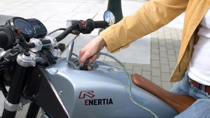 Mobilità elettrica: autorizzata la ricarica in garage