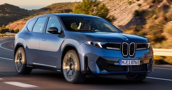 BMW iX3: rivoluzione elettrica e design minimalista per il nuovo SUV bavarese