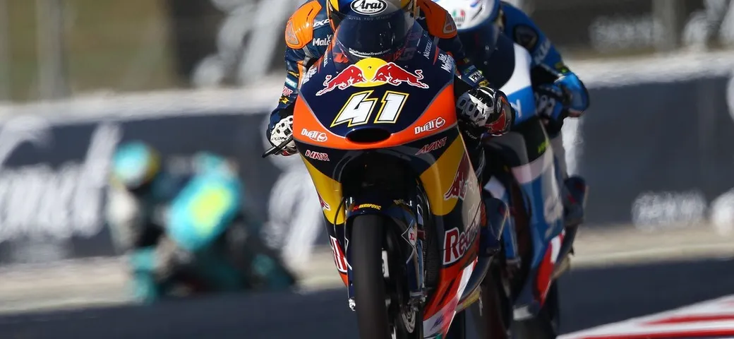 Moto3 Assen, Binder nella morsa degli italiani. Fenati e Bulega, fratelli coltelli?