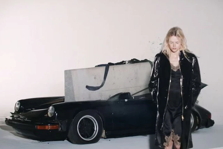 Lo spot in cui viene distrutta una Porsche 911