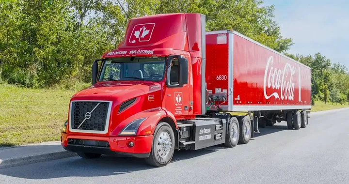 Volvo accelera con i truck elettrici: oltre 40 camion con Coca-Cola