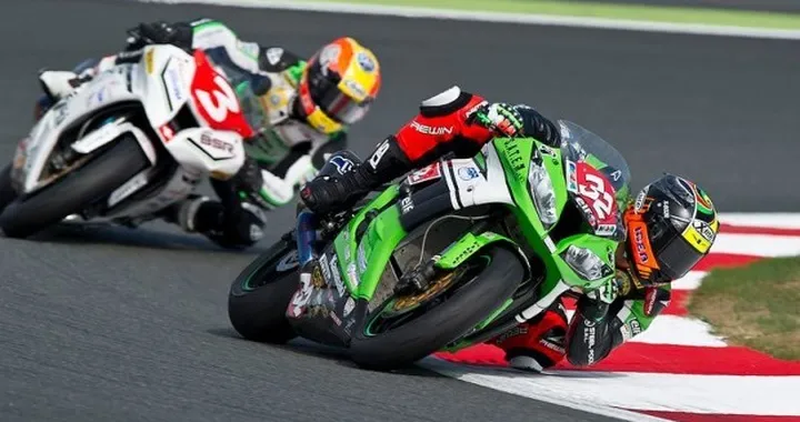Superstock 1000 Magny Cours 2014: Savadori in pole, solo 5a fila per Mercado