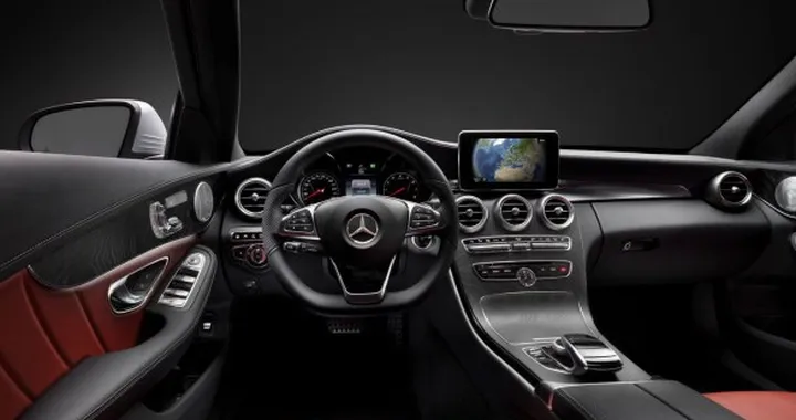 Mercedes Classe C: prime informazioni su abitacolo e parte tecnica