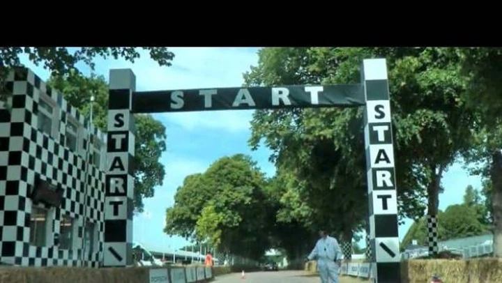 Mercedes: la SLS AMG sulla Hillclimb di Goodwood