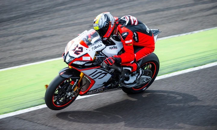 SBK, nel 2017 due RSV4 con i colori del Milwaukee Aprilia Racing Team