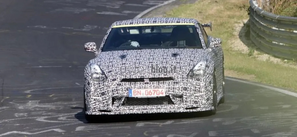 Nissan GT-R Nismo: foto spia del Nurburgring