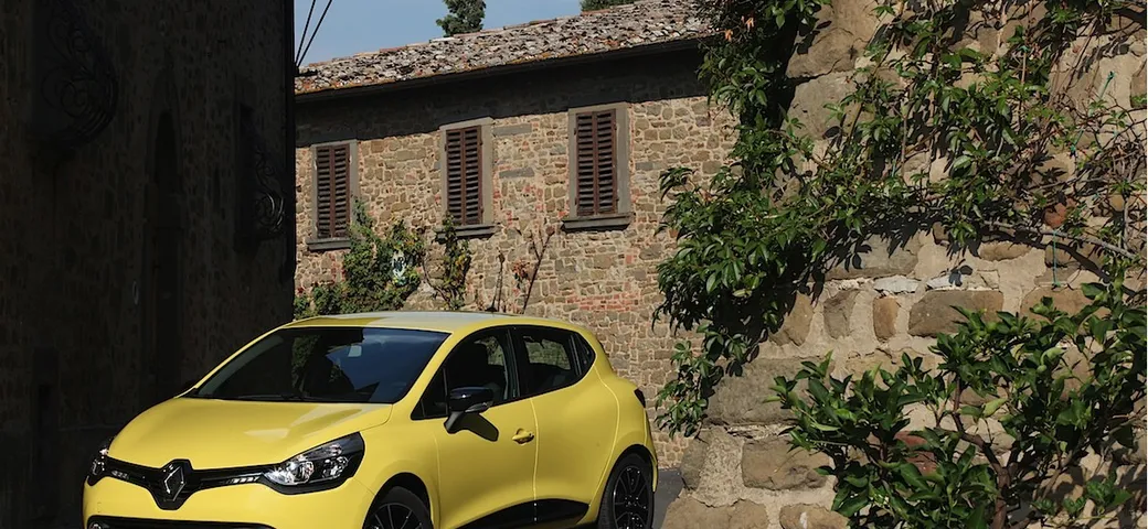 Nuova Renault Clio: brochure, prezzi, informazioni e prova