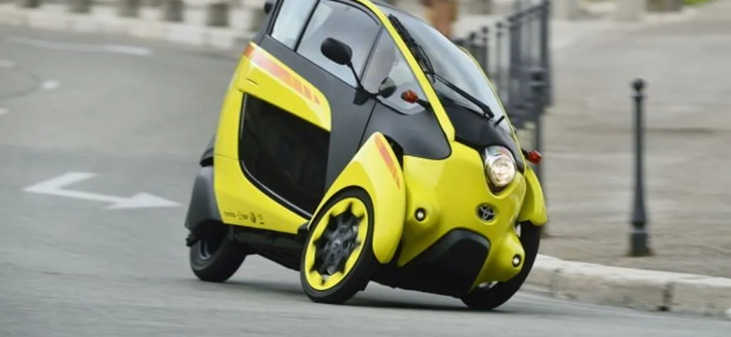 Toyota i-Road: primo contatto con il nuovo tre ruote elettrico