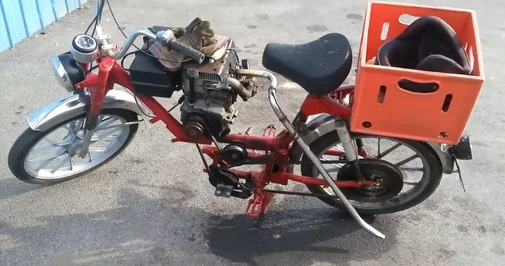 Ciclomotore con motore di uno spazzaneve [Video]