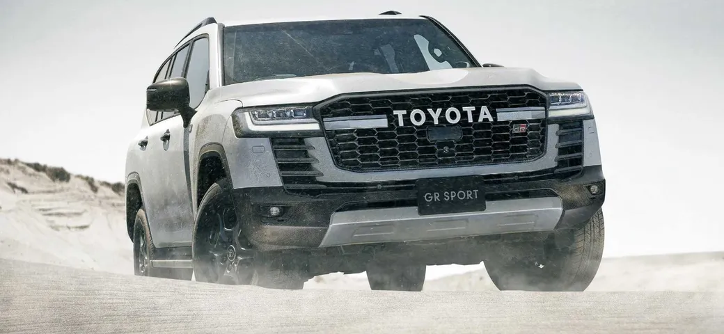 Toyota Land Cruiser GR Sport, svelata la nuova Regina dei rally raid
