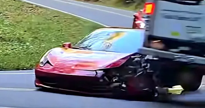 Ferrari 458 Spider, disastro negli USA: incidente in una via storica