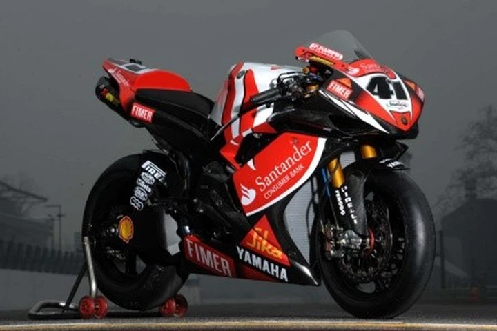 SBK: Yamaha YZF-R1 2008 di Haga e Corser