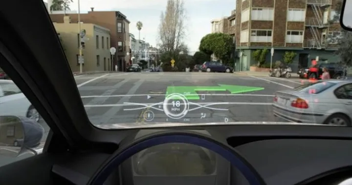 Le informazioni degli Head-Up Display saranno tridimensionali. Merito di Toyota