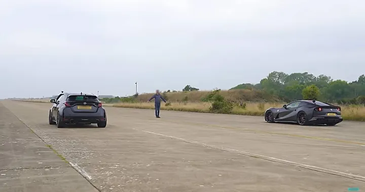 Toyota GR Yaris sfida la Ferrari 812 nella drag race, ma con il tuning | Video