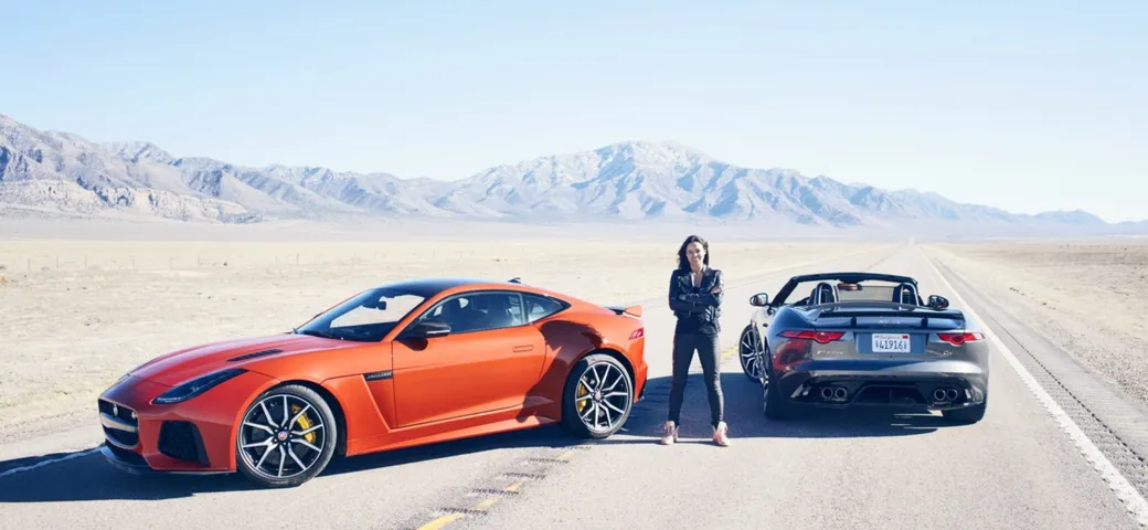Michelle Rodriguez guida la Jaguar F-Type SVR