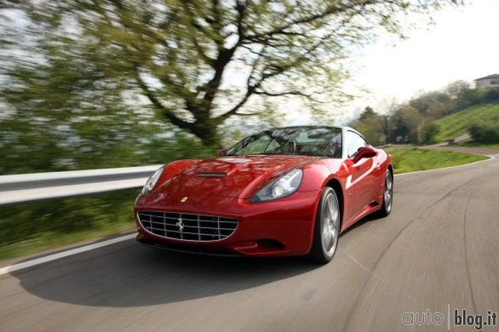 Nuova Ferrari California: avrà un motore V8 biturbo?