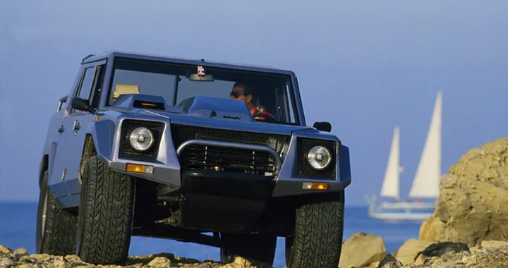 Lamborghini LM002 compie 40 anni, la madre di tutti i Super SUV