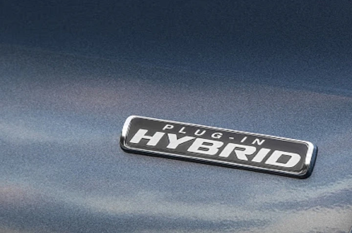 Auto ibride plug-in: emettono più di quanto dichiarano?