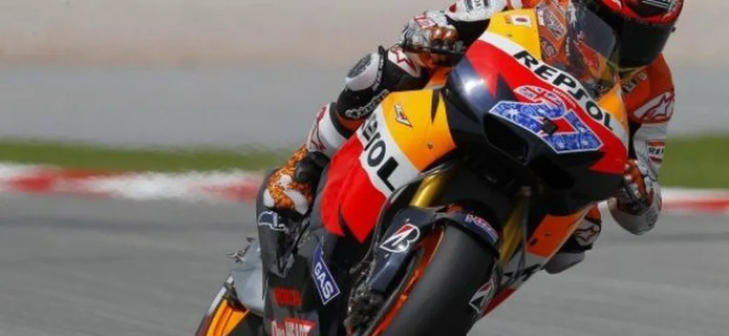MotoGP: FP1 umide a Valencia. Stoner il più veloce davanti a Pedrosa e Valentino Rossi