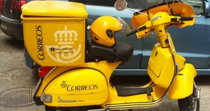 Foto del giorno: Vespa dei postini di Loret del Mar