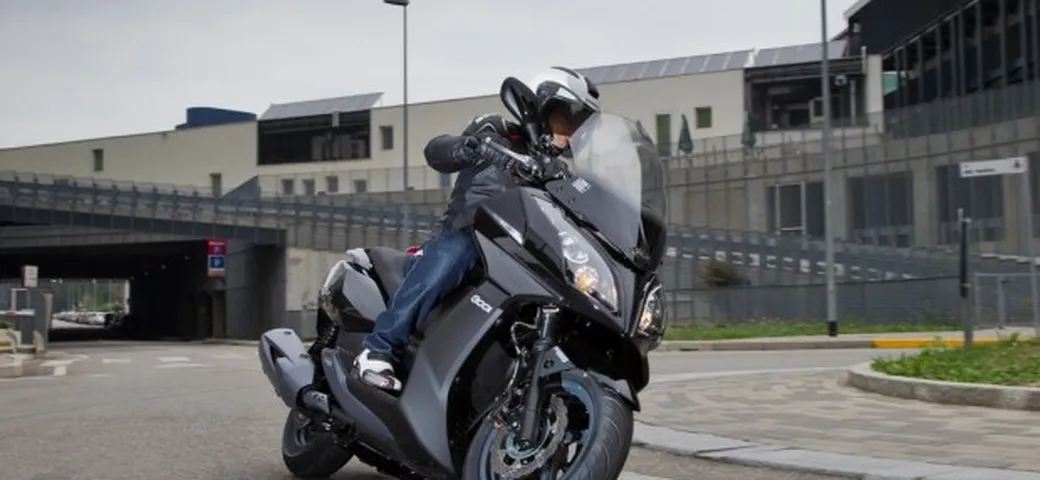 Kymco Downtown 300i ABS MY 2015 nelle concessionarie a 4.500€