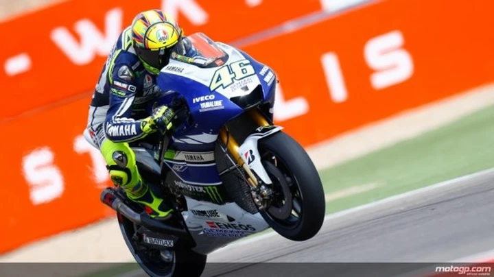 MotoGP Aragon 2013: Rossi al comando. Marquez, Pedrosa e Lorenzo rimangono nei box.