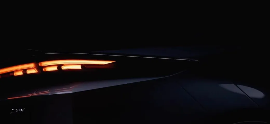 Toyota svela il teaser della nuova elettrica: potrebbe essere la bZ Compact SUV