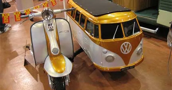 Foto del giorno: pulmino o lambretta?