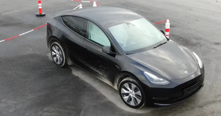 Tesla Model Y, avvistato il primo esemplare prodotto a Berlino