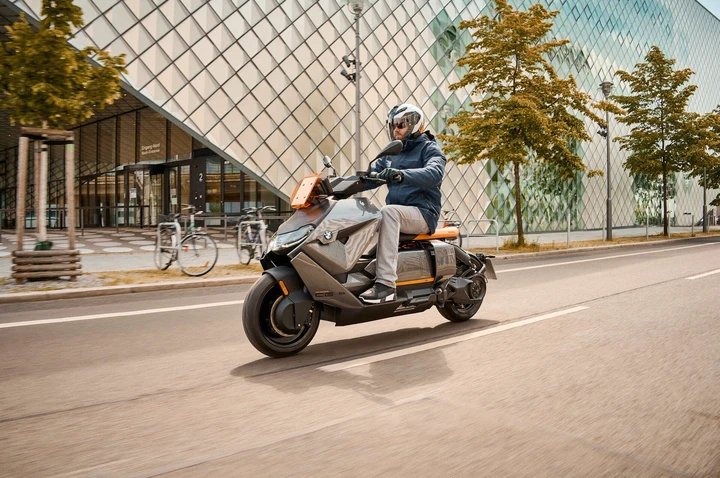 Moto e scooter elettrici, torna l'ecobonus: incentivi fino a 4.000 euro