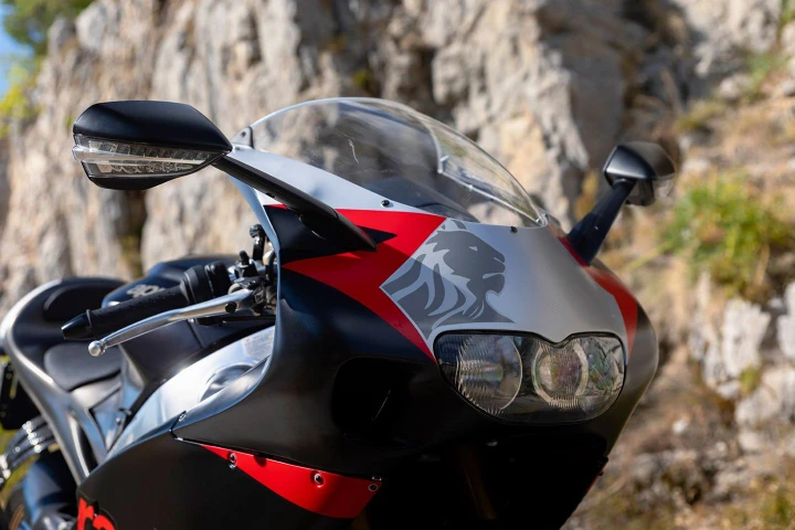 aprilia-rsv4-1100-rs250
