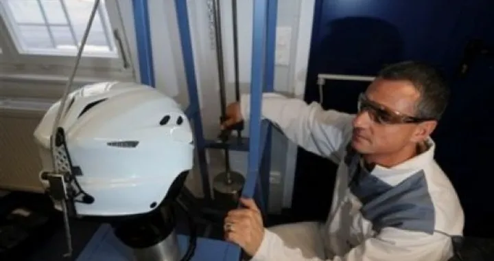 Altroconsumo smaschera 4 caschi integrali pericolosi