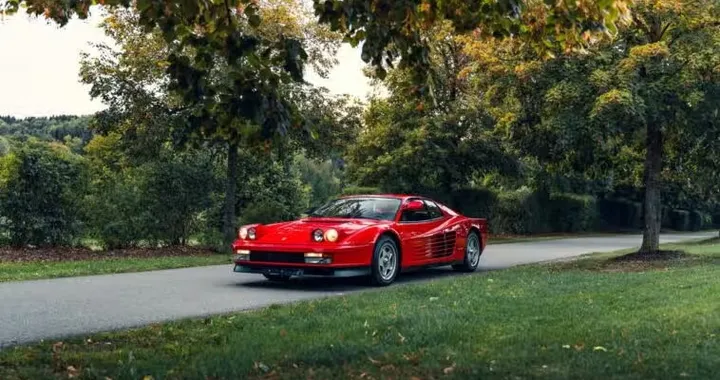 Ferrari Testarossa monospecchio all’asta: 33.000 km e nessun prezzo di riserva