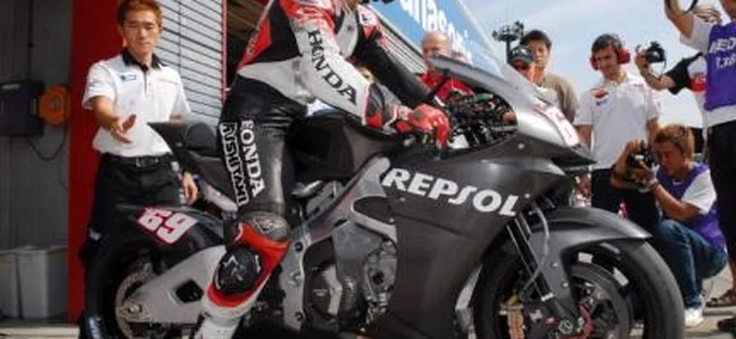 Presentazione ufficiale della Honda 800 RC212V