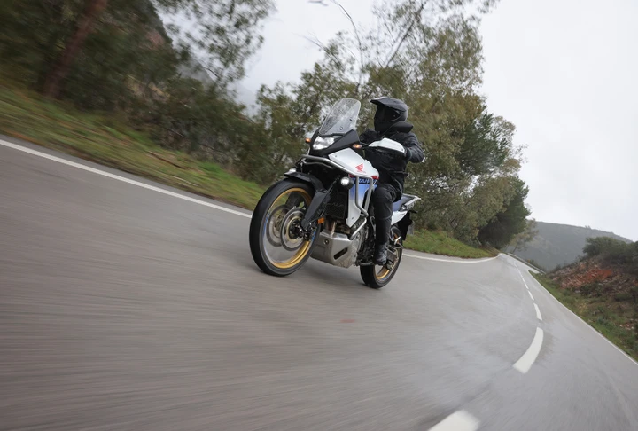 Honda Test Tour 2023: demo ride in sella alle Hornet e Transalp 750