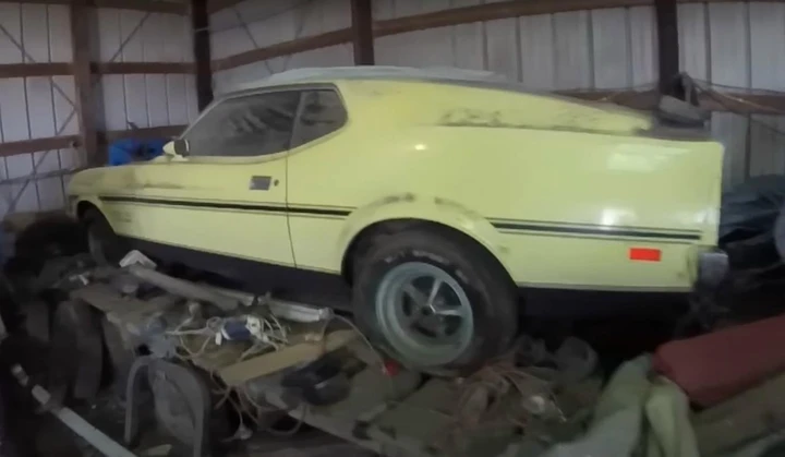 Mustang Boss 351 abbandonata nel fienile per 46 anni [Video]