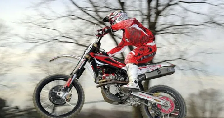 Marco Melandri crossista e tester Husqvarna